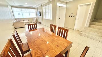 Comfort House, Multiple Beds, Patio | Dining room