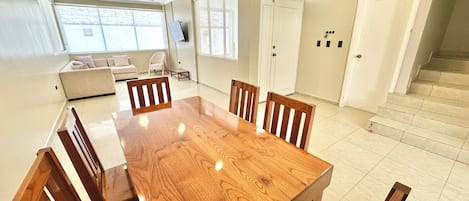 Comfort House, Multiple Beds, Patio | Dining room