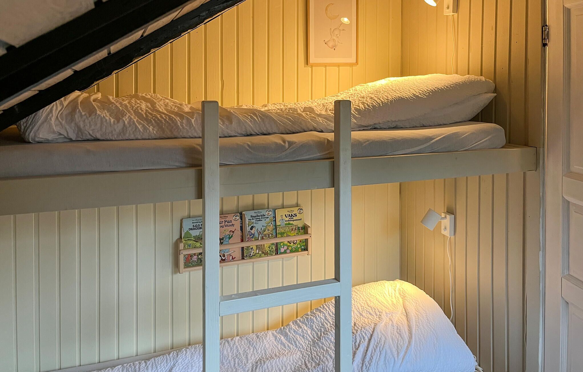 2 bedrooms, travel cot, free WiFi