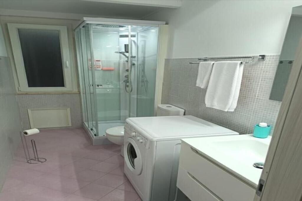 Dusch, hårtork, handdukar och tvål