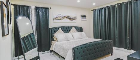 3 bedrooms, iron/ironing board, WiFi, bed sheets