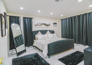 3 bedrooms, iron/ironing board, WiFi, bed sheets