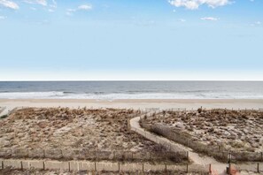 On the beach - Marigot Beach 307 (Ocean City)