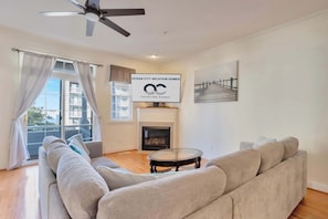 TV - Alexander 202-B (Ocean City)