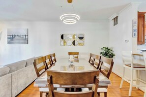 Dining - Alexander 202-B (Ocean City)