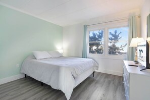 2 bedrooms, iron/ironing board, WiFi, bed sheets - Sand Trap 202 (Ocean City)