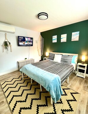 2 bedrooms, iron/ironing board, WiFi, bed sheets - Great Escape • Cozy Convenient 2BR w/ A/C • Parking • Smart TVs + Free Channels (National City)