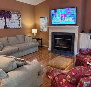 Smart-tv och eldstad