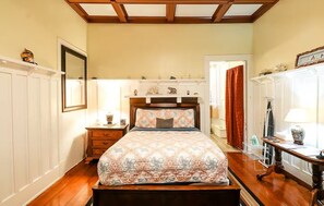 2 habitaciones, tabla de planchar con plancha, internet y ropa de cama