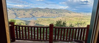 Secluded Mountain Getaway above Green Mtn. Reservoir