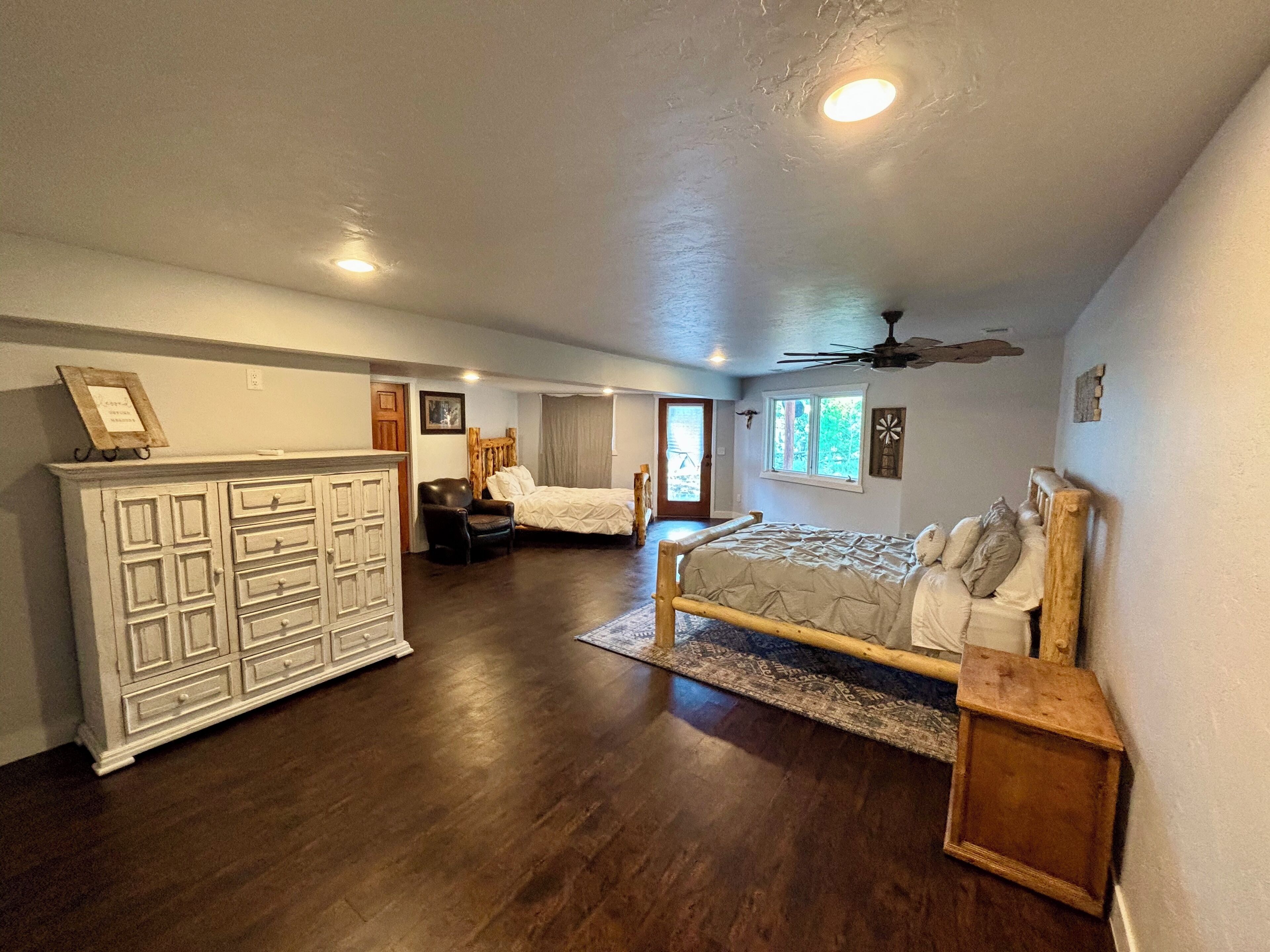 4 bedrooms, WiFi (free), bed sheets