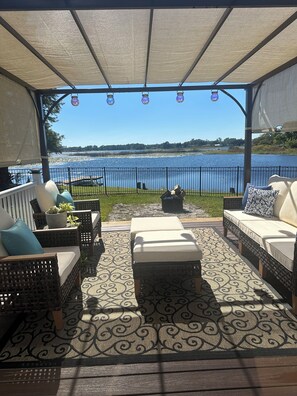 Terrace/patio - Stylish Lakefront, Near Daytona, Orlando, Pet Friendly, Fantastic Outdoor Space (Deltona)