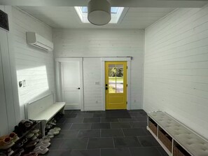 Interior - Modern Farmhouse + Cozy Barn Retreat Near Stadium (Foxborough)