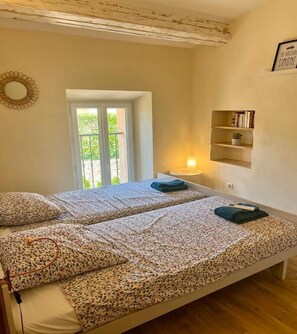 5 chambres, fer et planche à repasser, accès Internet