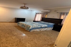 4 quartos, ferros/tábuas de passar roupa, Wi-Fi