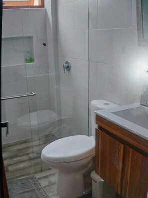 Bathroom - Spacious room for your rest (Villa de Leyva)