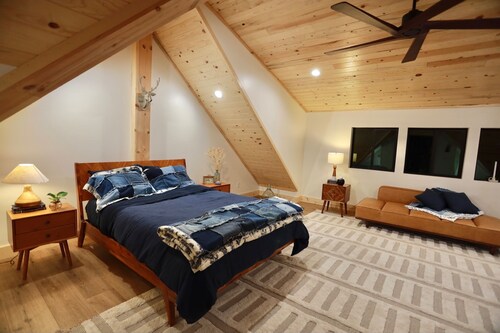 The Black Copper Cabin. Escape to a luxury mountain retreat.