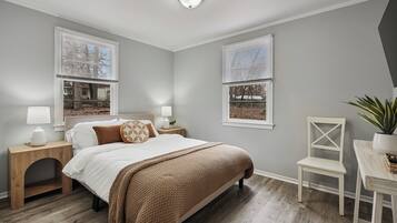 2 多间卧室、熨斗/熨衣板、上网接入、床单