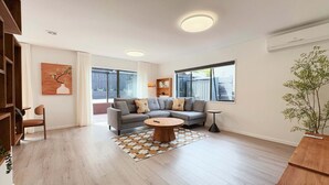 Unclassified image, 2 of 39, button - North Shore Convenience Stay 3BR - Yard & Deck (Auckland City)
