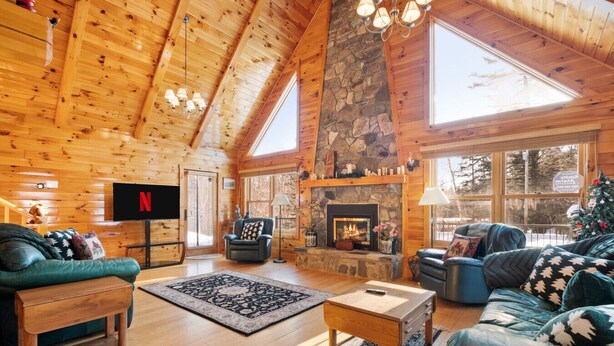 Living area - Shepardson Brookside: VAST+AT Hike | A/C | Brook (Stratton)