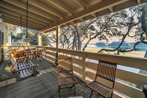 Outdoor dining - 🦩Book Me Baby! This Is It at Seascape at Miramar Beach🦩 (Miramar Beach)