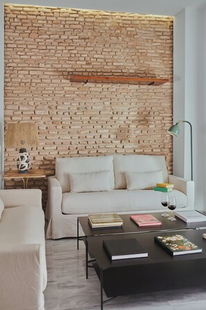 TV - Charming apartment in Jesús del Gran Poder (Sevilla)