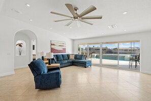 Smart TV, fireplace - Lake Viewing on Chip Heatable Pool and Spa (Lake Havasu City)