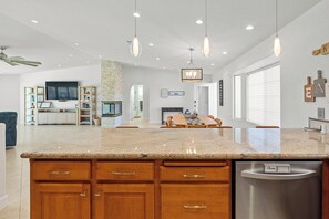 Interior - Lake Viewing on Chip Heatable Pool and Spa (Lake Havasu City)