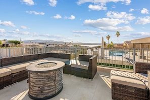 Terrace/patio - Lake Viewing on Chip Heatable Pool and Spa (Lake Havasu City)