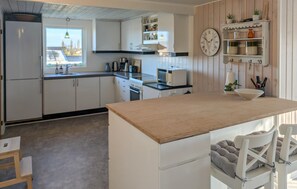 Fridge, stovetop, coffee/tea maker - 3 bedroom cozy home in Haderslev (Haderslev)