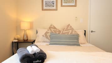 2 habitaciones, tabla de planchar con plancha y cuna de viaje