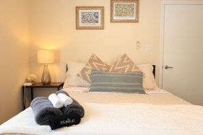 2 habitaciones, tabla de planchar con plancha y cuna de viaje 