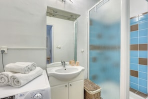 Shower, hair dryer, towels - Studio Castel - Welkeys (Toulon)