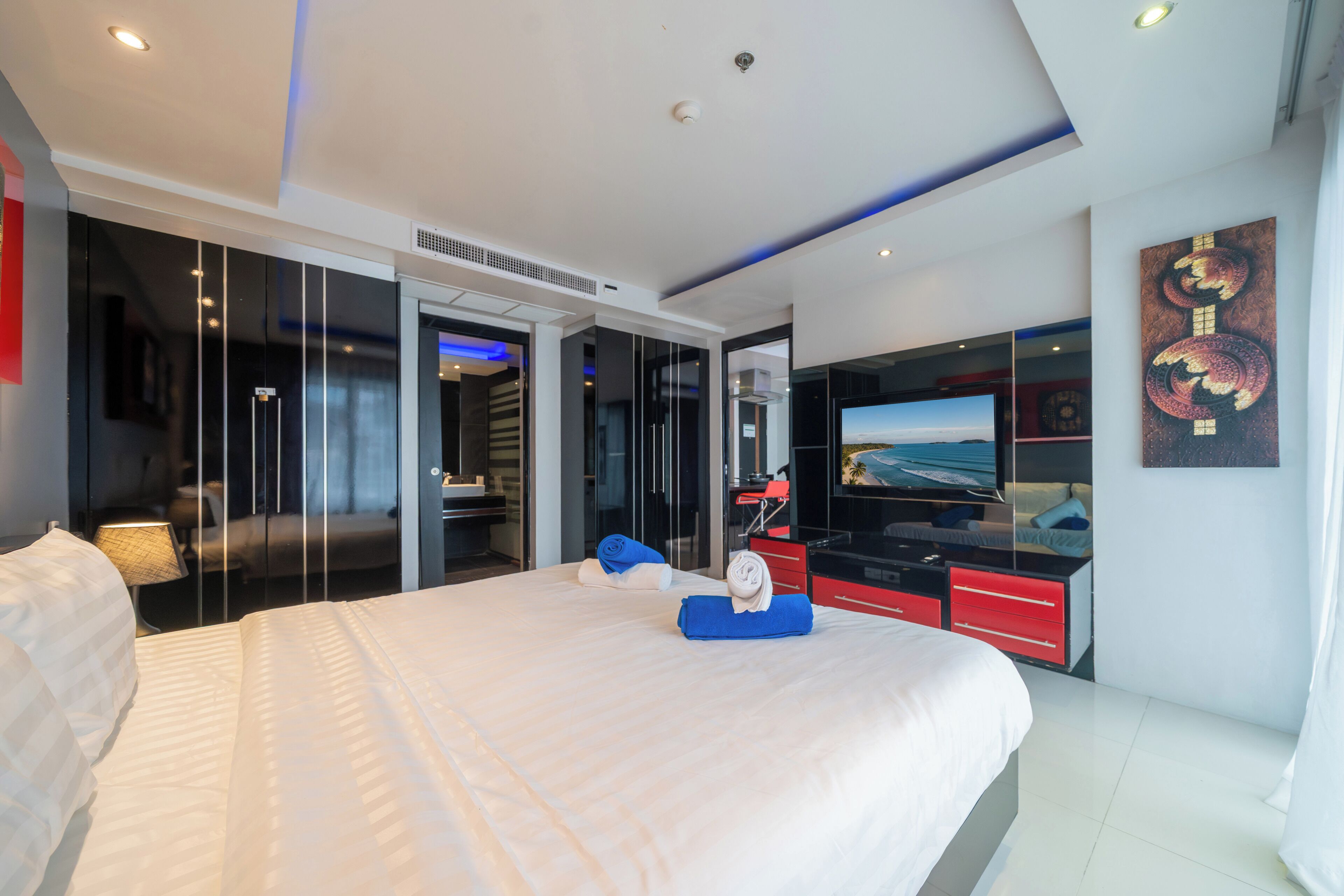 Appartement Deluxe, 1 chambre, balcon, vue ville (Absolutely Amazing Bangla 1BR Suite) | Coffres-forts dans les chambres, ameublement personnalisé, bureau