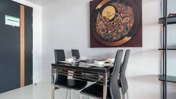 Deluxe Apartment, 1 Bedroom, Balcony, City View (Absolutely Amazing Bangla 1BR Suite) | In-room dining