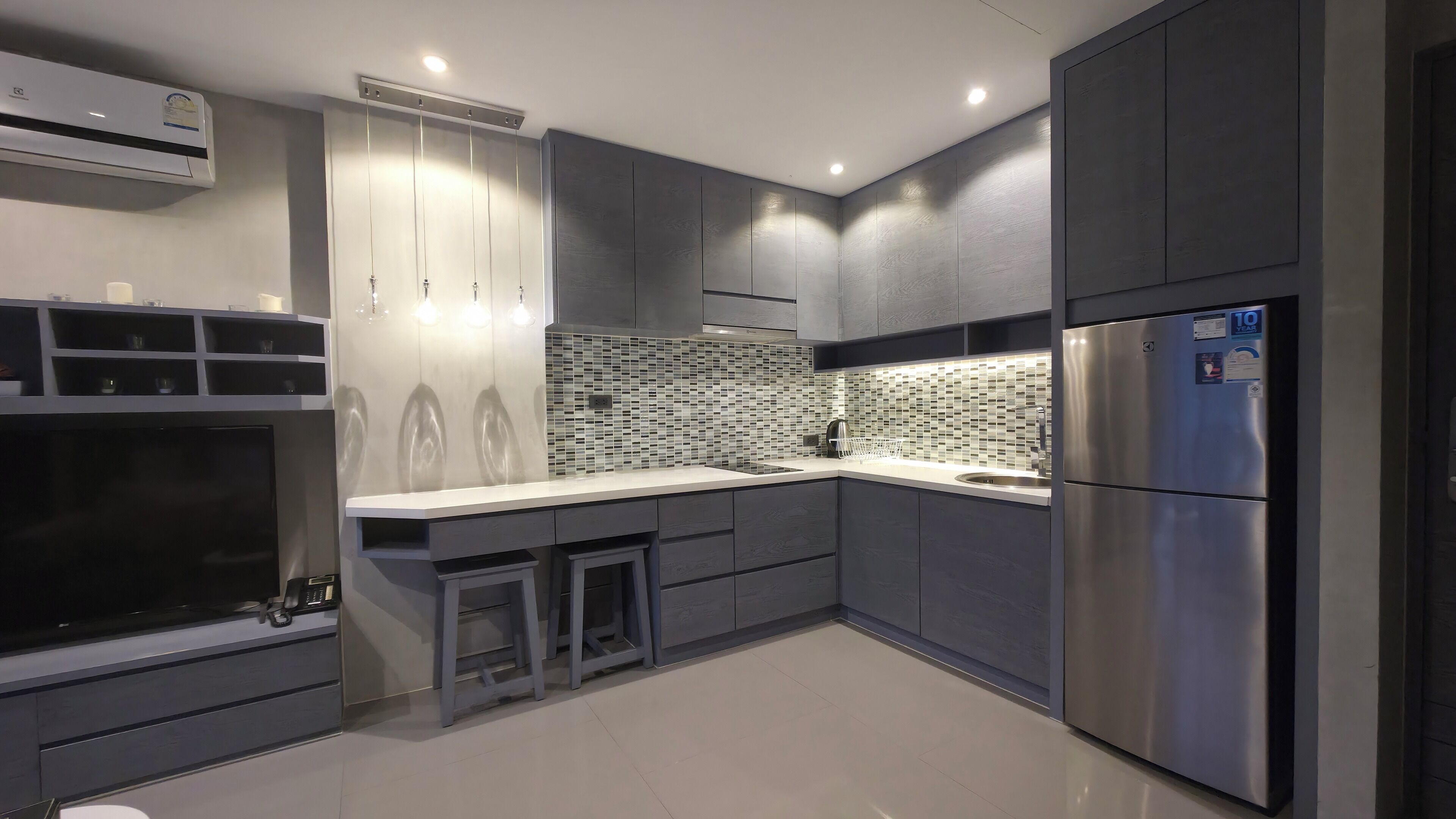 Deluxe Apartment, 1 Bedroom (CityGate Kamala 1BR Altitude Suite) | In-room safe, individually decorated, individually furnished