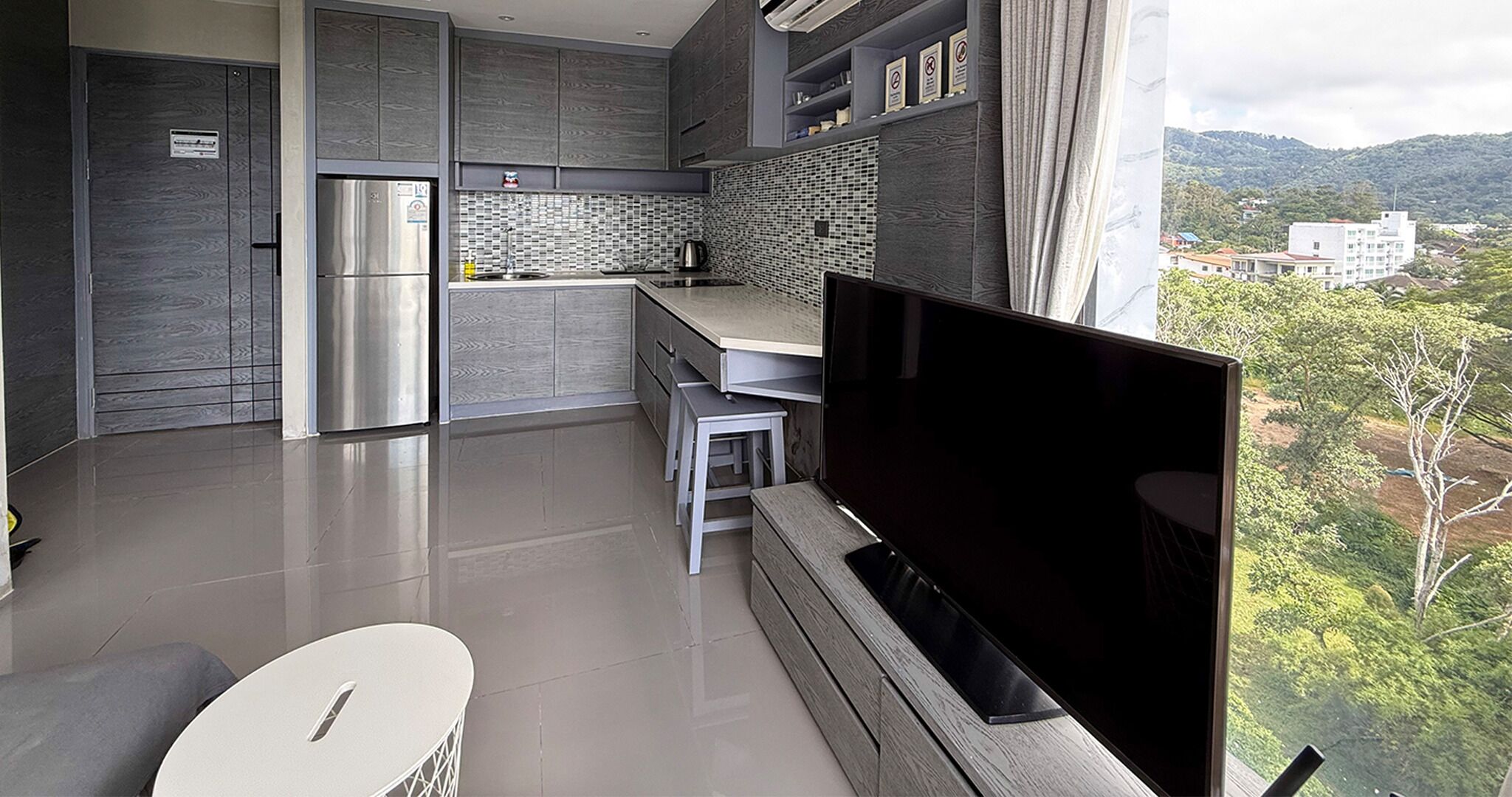 Deluxe Apartment, 1 Bedroom (CityGate Kamala 1BR Altitude Suite) | Living room