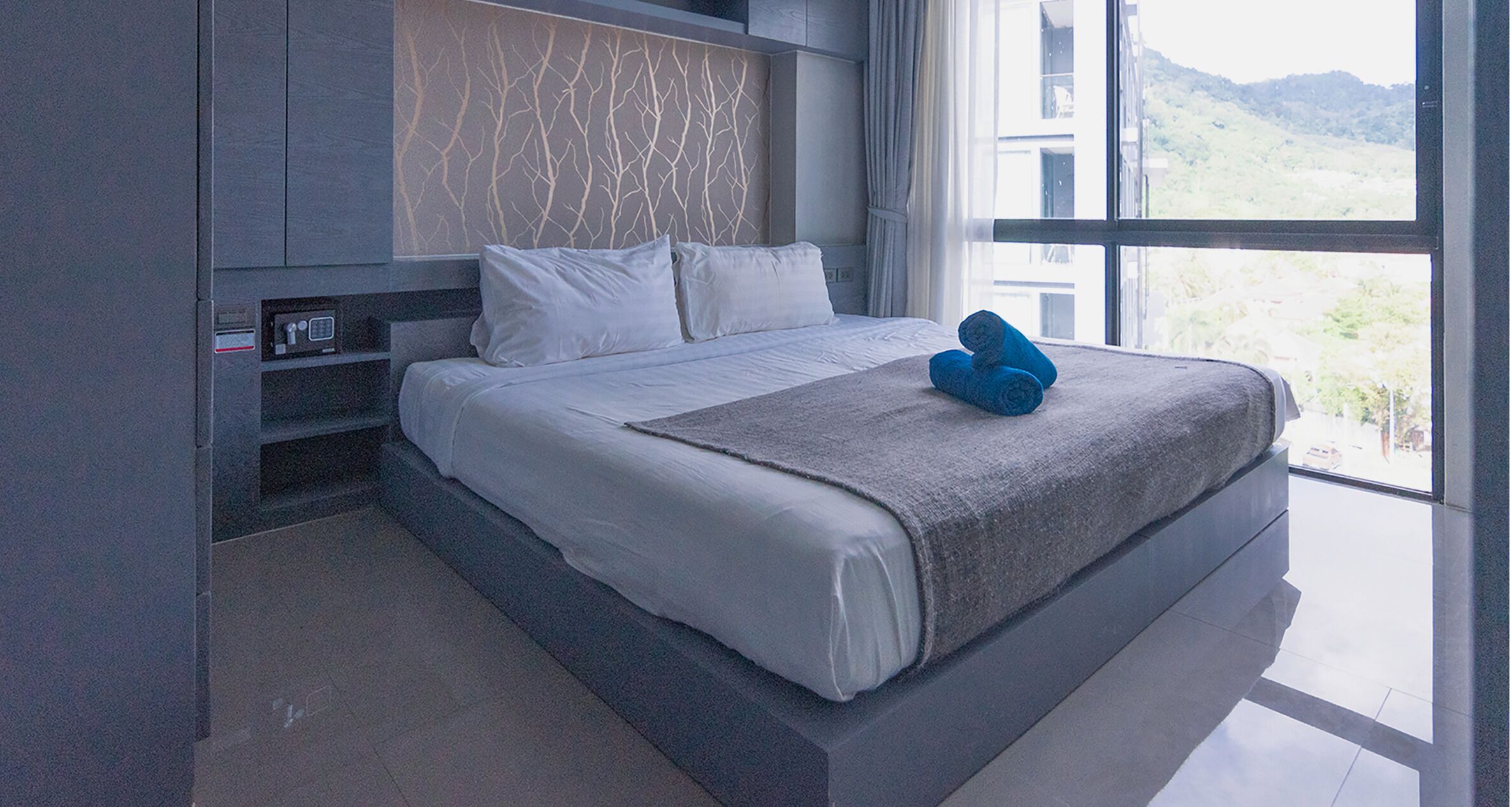 Deluxe Apartment, 1 Bedroom (CityGate Kamala 1BR Altitude Suite) | In-room safe, individually decorated, individually furnished