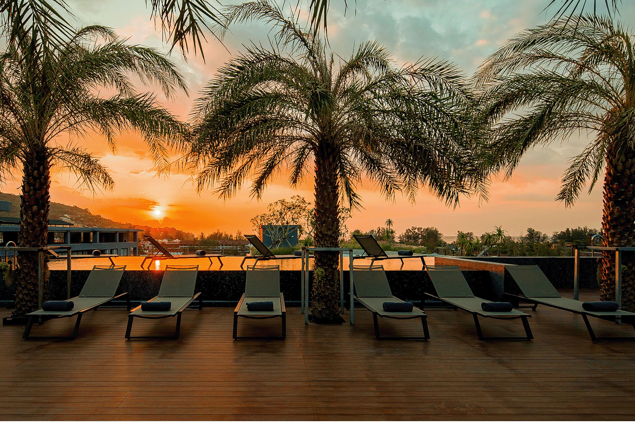 3 outdoor pools, sun loungers