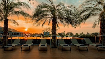 3 outdoor pools, sun loungers