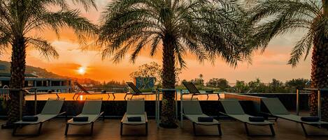 3 Außenpools, Liegestühle