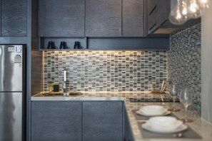 Lägenhet - 1 sovrum (CityGate Kamala 1BR Oasis Suite) | Eget kök | Vattenkokare