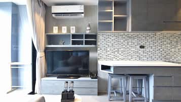 Lejlighed - 1 soveværelse (Serenity in CityGate Kamala Resort) | Pengeskab på værelset, strygejern/strygebræt, gratis Wi-Fi