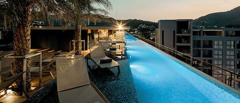 3 outdoor pools