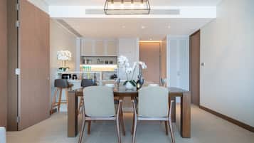 Exclusive Apartment, 2 Bedrooms (Angsana Lakeside Luxury Jazuzzi Suite) | Dining room