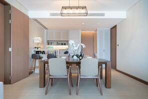 เอ็กซ์คลูซีฟอพาร์ทเมนท์, 2 ห้องนอน (Angsana Lakeside Luxury Jazuzzi Suite) | ห้องรับประทานอาหาร