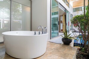 尊尚別墅, 4 間臥室 (Mahogany 4BR Pool Villa in BangTao) | 浸缸