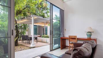 Villa exclusiva, 4 habitaciones (Mahogany 4BR Pool Villa in BangTao) | Decoración personalizada y muebles diferentes