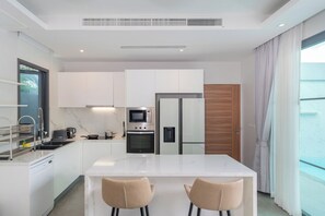 วิลล่า, 3 ห้องนอน (Nicky 3BR Private Pool Villa BangTao) | ครัวส่วนตัว