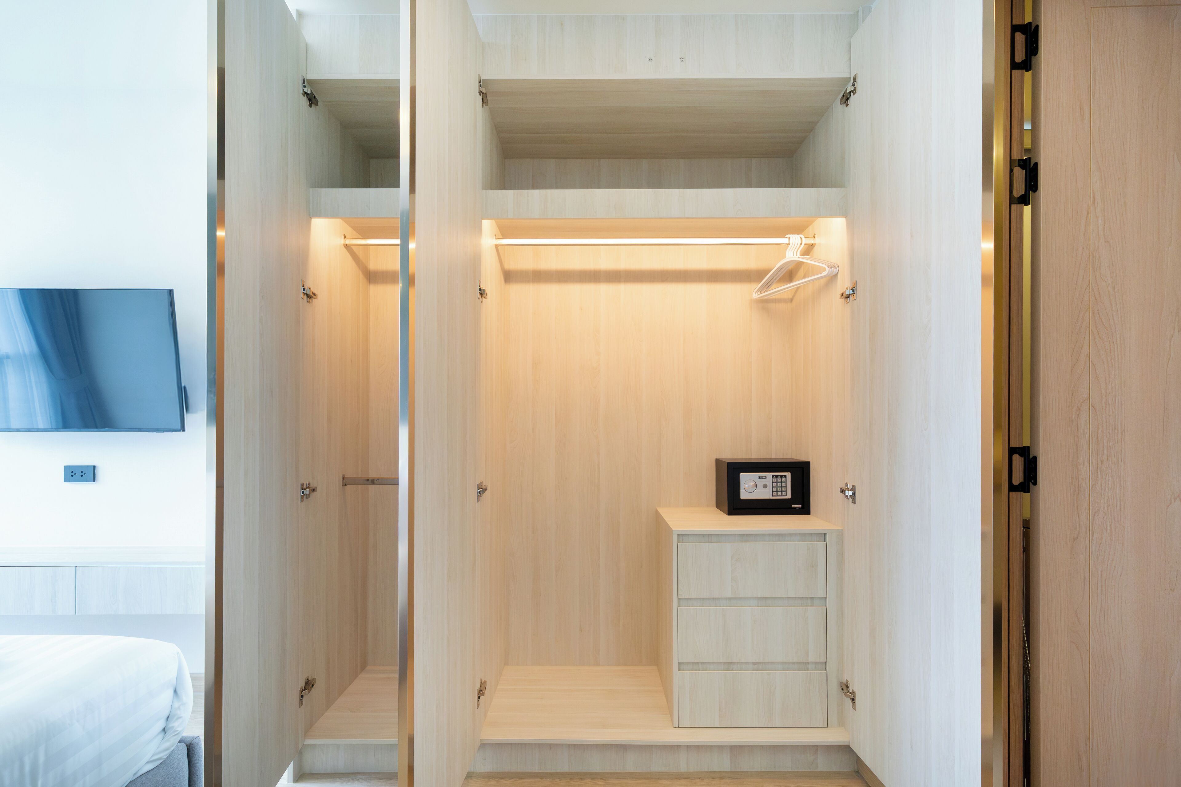 Apartment, 2 Bedrooms (Ozone Condo in Splendid Laguna Area) | Wardrobe